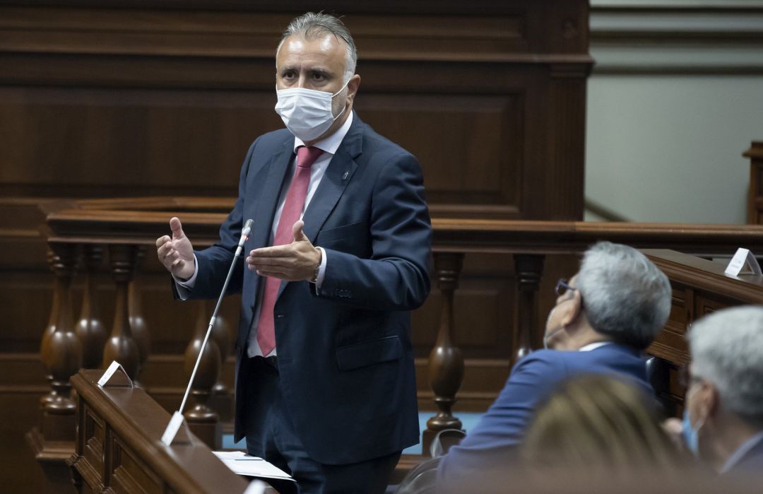 El presidente de Canarias, Ángel Víctor Torres, en el Pleno del Parlamento El presidente de Canarias, Ángel Víctor Torres, en el Pleno del Parlamento