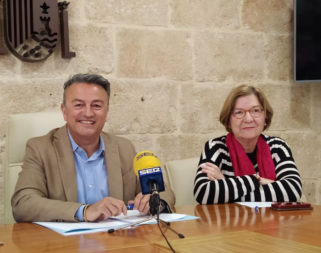 Imagen de archivo de José Chulvi e Isabel Bolufer, en una rueda de prensa. Imagen de archivo de José Chulvi e Isabel Bolufer, en una rueda de prensa.