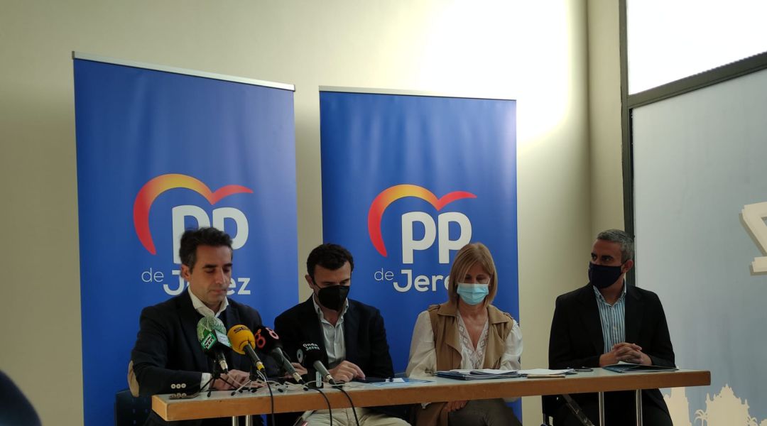 Rueda de prensa en la nueva sede del PP de Jerez Rueda de prensa en la nueva sede del PP de Jerez