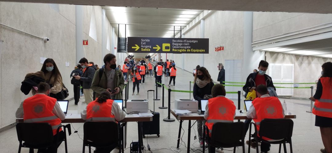 Archivo - Controles sanitarios en el aeropuerto de Palma. Archivo - Controles sanitarios en el aeropuerto de Palma.