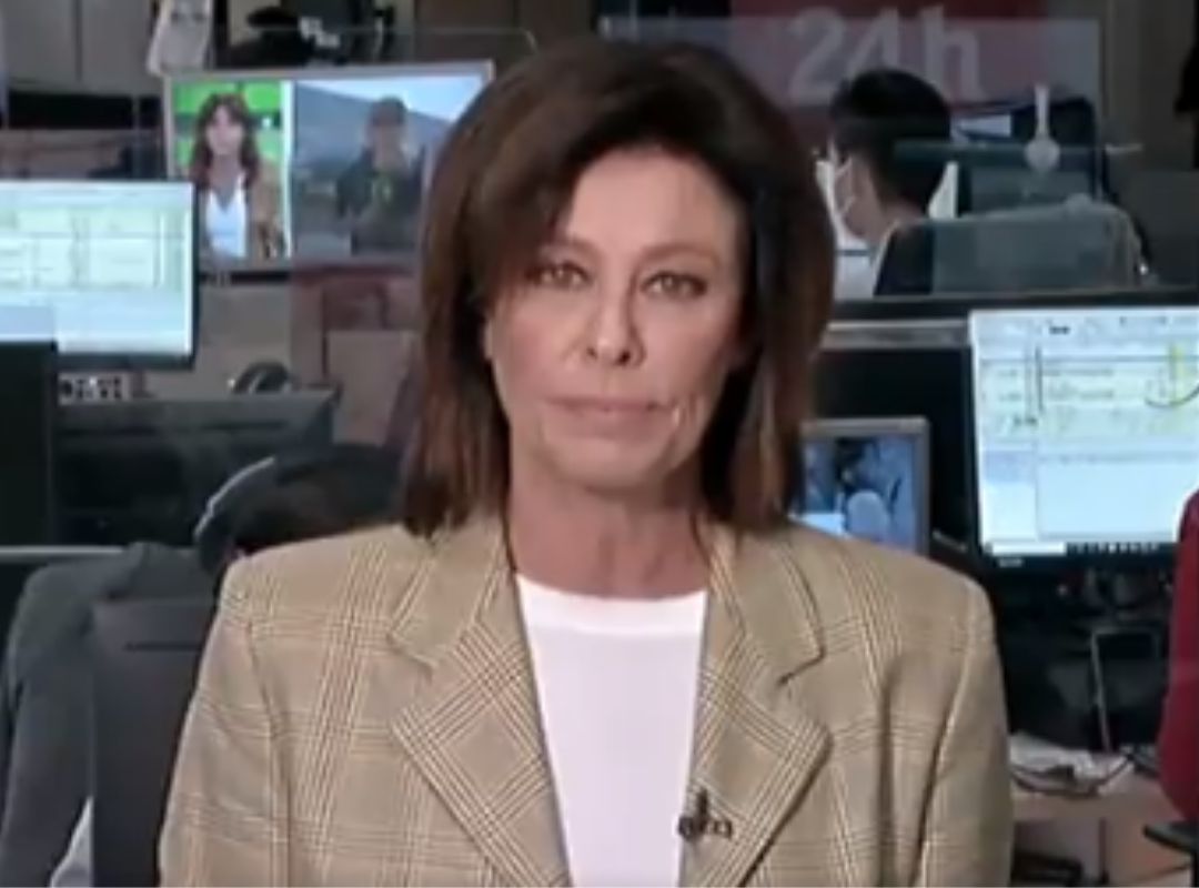 La viral despedida de la periodista Beatriz Pérez Aranda en el Canal 24 horas. La viral despedida de la periodista Beatriz Pérez Aranda en el Canal 24 horas.