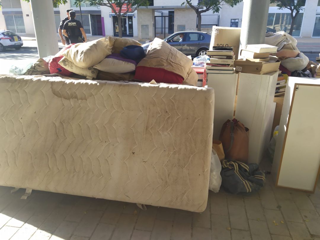 Pertenencias de una persona sin hogar en Alicante Pertenencias de una persona sin hogar en Alicante