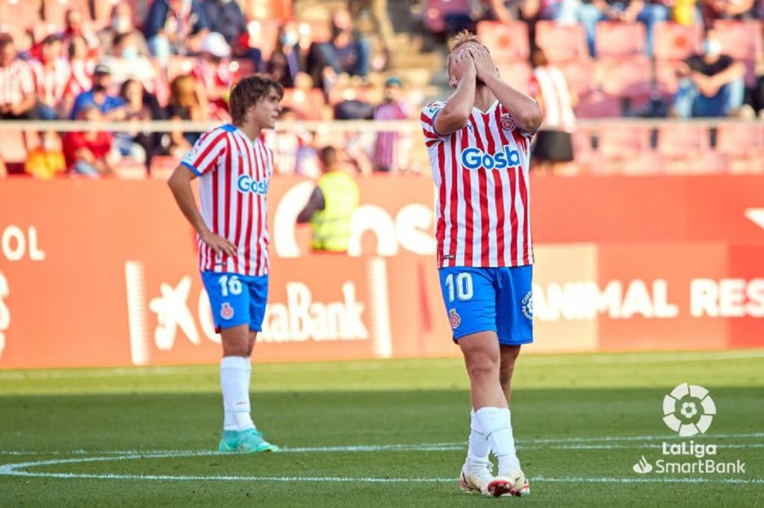 Samu Saiz es lamenta. Samu Saiz es lamenta.