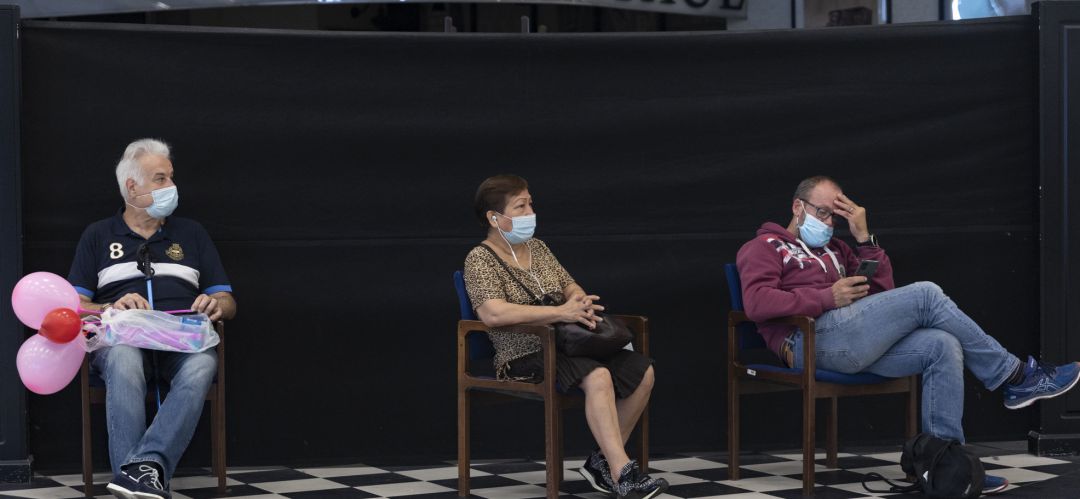 El uso de la mascarilla sigue siendo obligatorio en interiores y cuando no se pueda mantener la distancia de seguridad. El uso de la mascarilla sigue siendo obligatorio en interiores y cuando no se pueda mantener la distancia de seguridad.