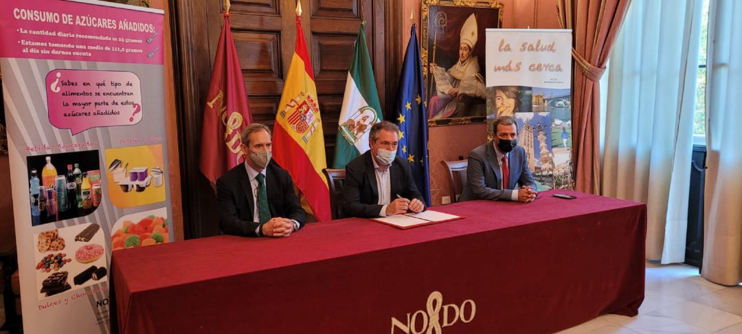 Firma de la adhesión de Sevilla. Firma de la adhesión de Sevilla.