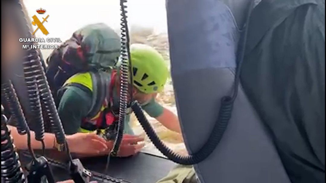 Uno de los rescates fue especialmente complicado debido a la corpulencia del herido Uno de los rescates fue especialmente complicado debido a la corpulencia del herido