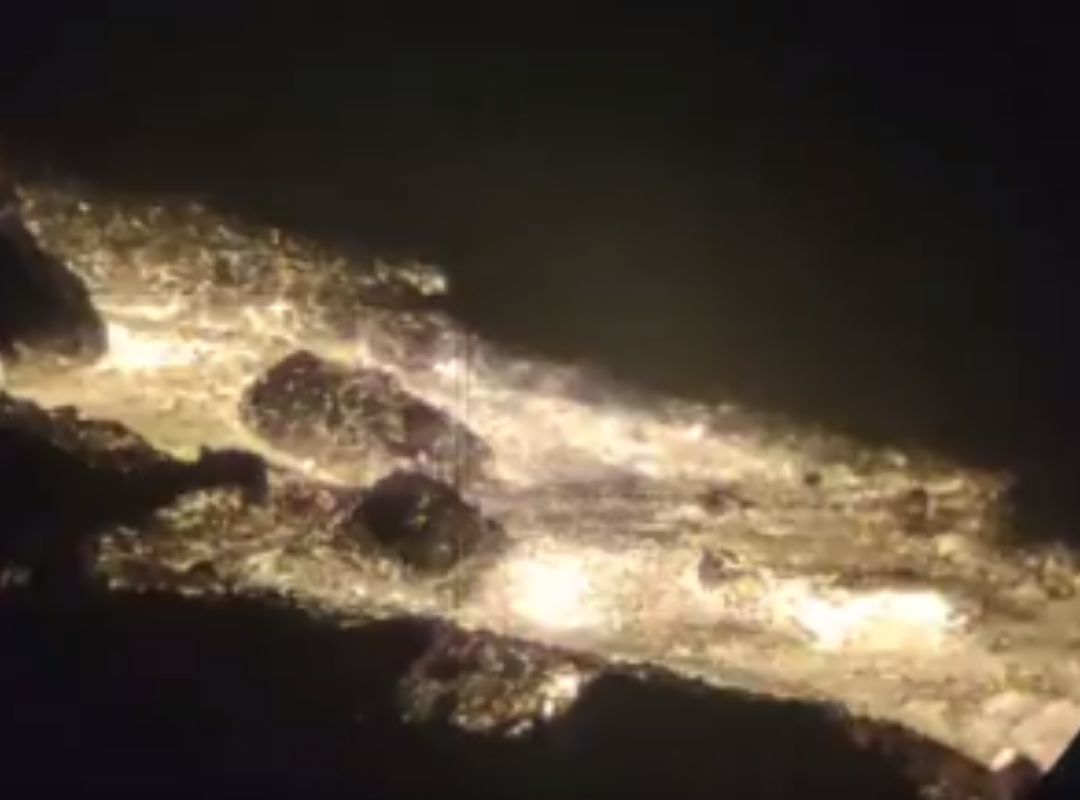 Una colada de lava procedente del volcán de La Palma (captura de vídeo). Una colada de lava procedente del volcán de La Palma (captura de vídeo).