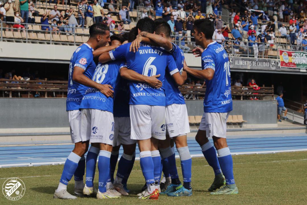 Jugadores del Xerez DFC celebrando el primer gol de Guti Jugadores del Xerez DFC celebrando el primer gol de Guti