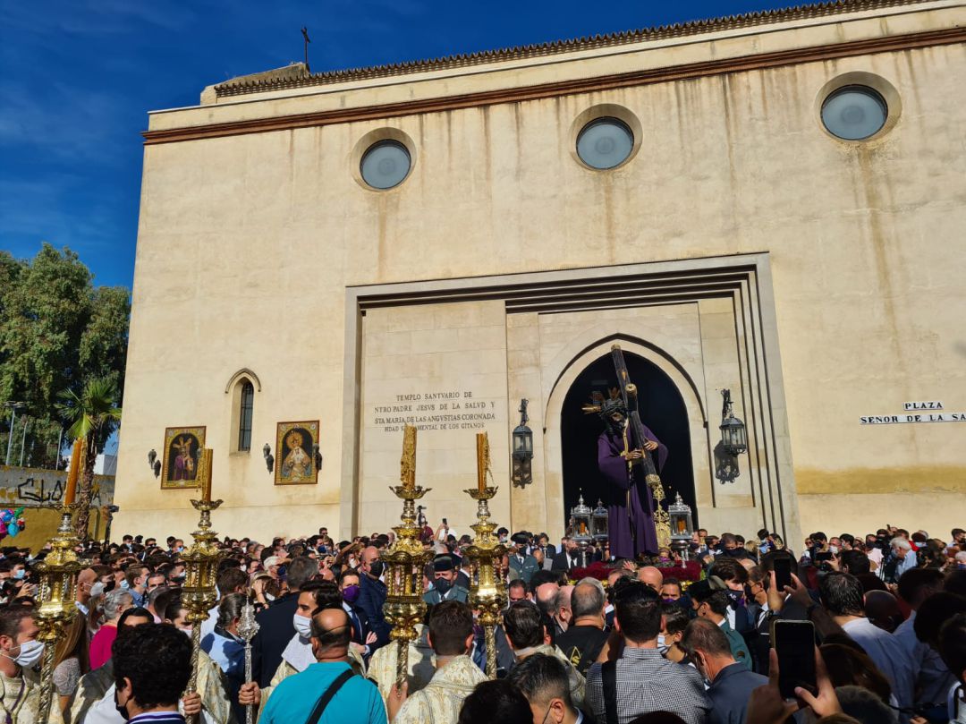 El Gran Poder, a su salida del Santuario de Los Gitanos. El Gran Poder, a su salida del Santuario de Los Gitanos.