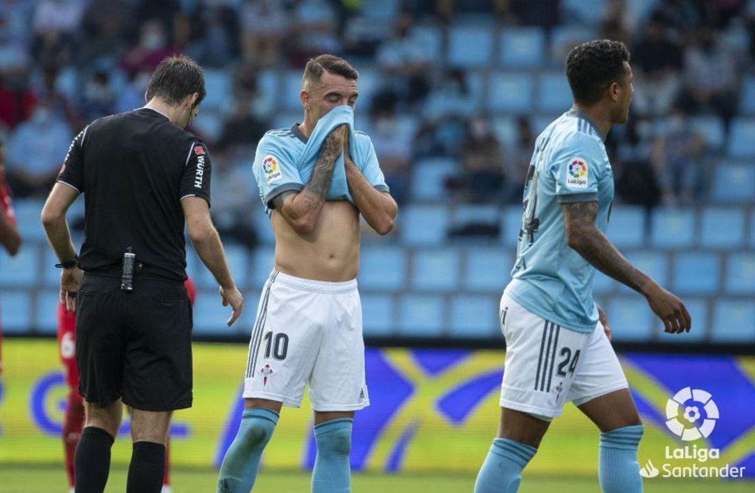 Iago Aspas lamentándose en una acción del Celta - Sevilla. Iago Aspas lamentándose en una acción del Celta - Sevilla.