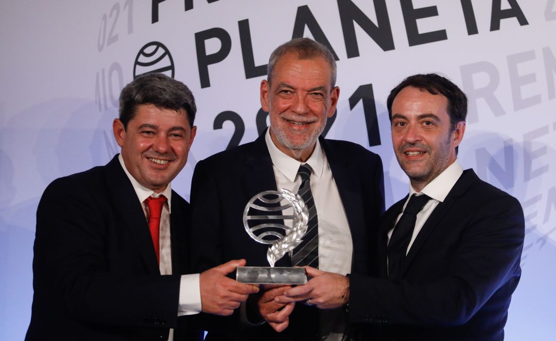 Antonio Mercero, Agustín Martínez y Jorge Díaz en la entrega del Premio Planeta 2021. Antonio Mercero, Agustín Martínez y Jorge Díaz en la entrega del Premio Planeta 2021.