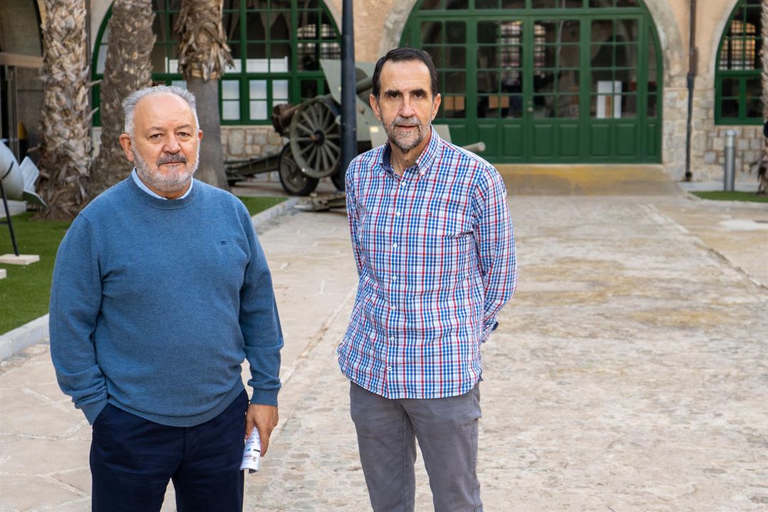 Antonio Cortiñas y Luis Miguel Pérez Adán, en el Parque de Artillería Antonio Cortiñas y Luis Miguel Pérez Adán, en el Parque de Artillería