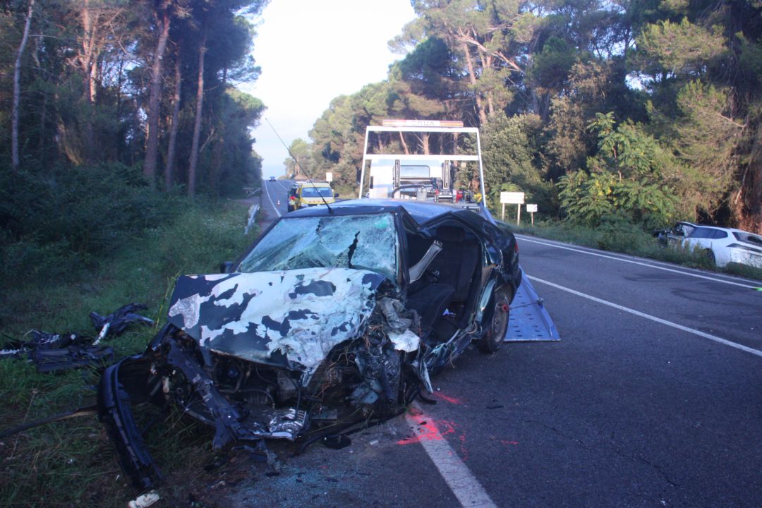 Estat d'un dels vehicles després de l'accident Estat d'un dels vehicles després de l'accident
