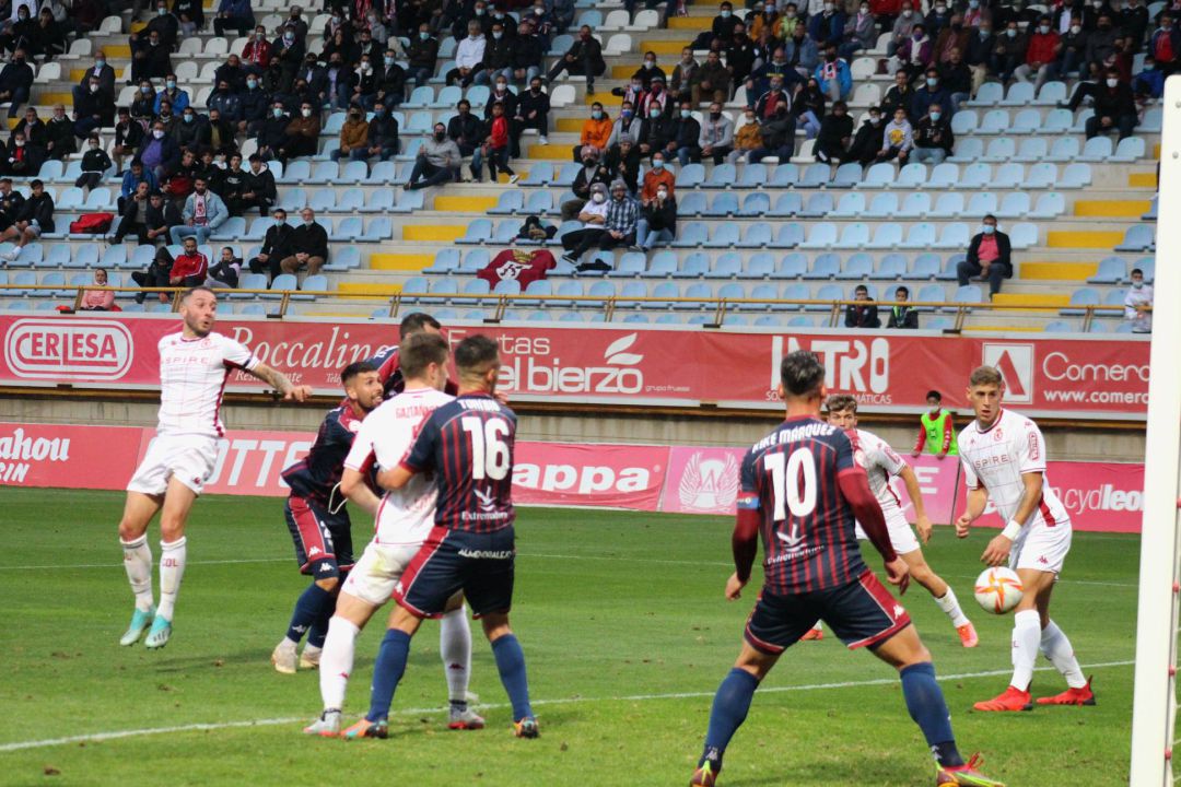 El de Amelibia ante el Extremadura fue el último de los numerosos goles que ha marcado la Cultural a balón parado El de Amelibia ante el Extremadura fue el último de los numerosos goles que ha marcado la Cultural a balón parado