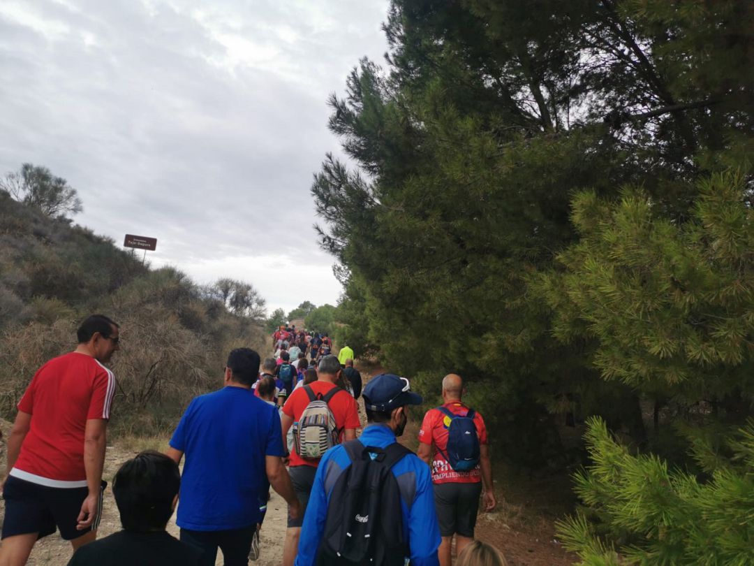 La asociación de vecinos de la diputación lorquina de Tercia organizaron una ruta senderista solidaria a beneficio de los damnificados por el volcán. La asociación de vecinos de la diputación lorquina de Tercia organizaron una ruta senderista solidaria a beneficio de los damnificados por el volcán.