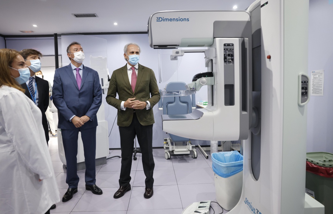 Enrique Ruiz Escudero visita este lunes los ecógrafos del Hospital Universitario Santa Cristina Enrique Ruiz Escudero visita este lunes los ecógrafos del Hospital Universitario Santa Cristina