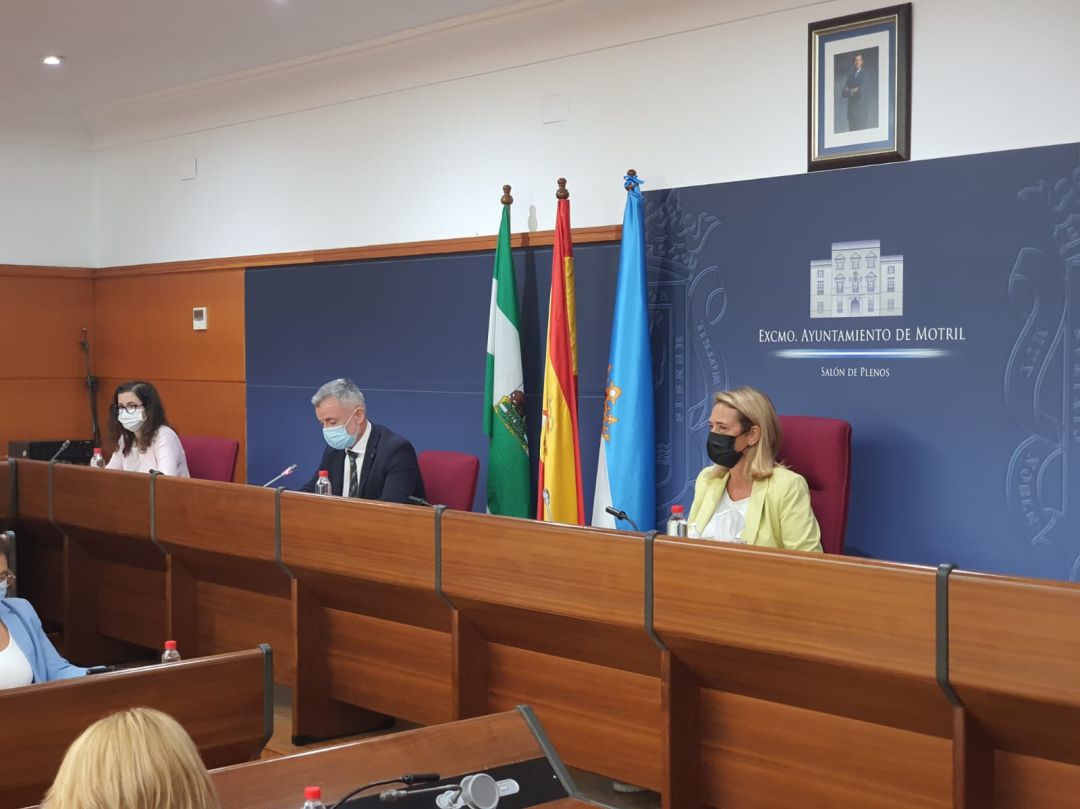 La alcaldesa de Motril, Luisa García Chamorro, preside el pleno municipal La alcaldesa de Motril, Luisa García Chamorro, preside el pleno municipal