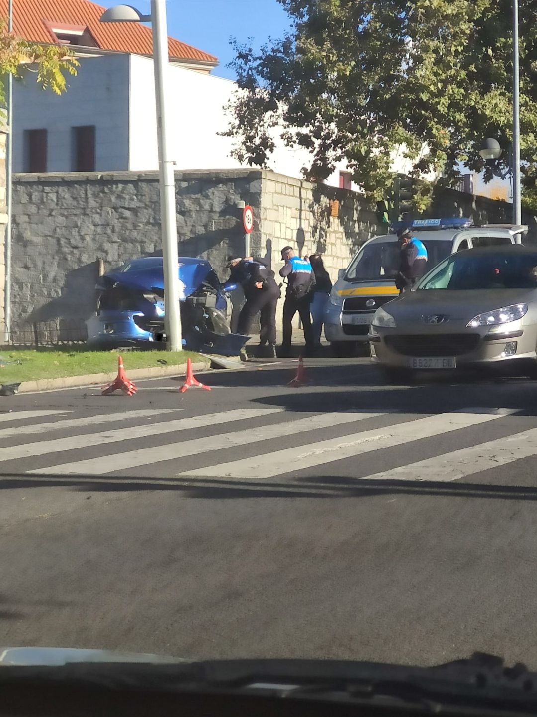 Aparatoso accidente en la Avenida Vía Roma Aparatoso accidente en la Avenida Vía Roma