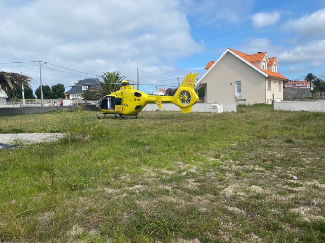 Imagen de archivo de un helicoptero medicalizado Imagen de archivo de un helicoptero medicalizado