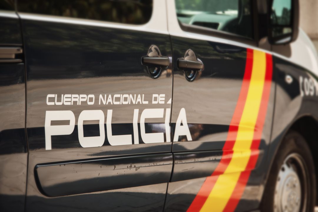 La mujer en presencia de los agentes volvió a proferir insultos y amenazas contra su novio y admitió haberlo amenazado con el cuchillo. La mujer en presencia de los agentes volvió a proferir insultos y amenazas contra su novio y admitió haberlo amenazado con el cuchillo.