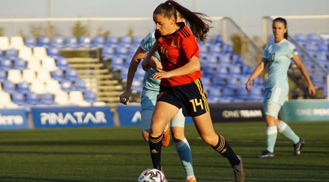 Silvia Rubio, futbolista colmenareña campeona del Torneo de Desarrollo UEFA con la Selección Sub-16 de fútbol femenino en 2015 Silvia Rubio, futbolista colmenareña campeona del Torneo de Desarrollo UEFA con la Selección Sub-16 de fútbol femenino en 2015