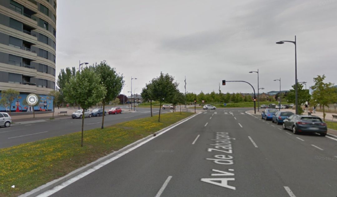 Avenida de Zabalgana con la rotonda de la Antonia Avenida de Zabalgana con la rotonda de la Antonia