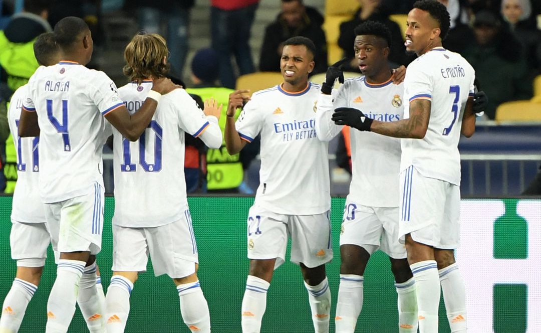 El Real Madrid celebra uno de los goles del partido El Real Madrid celebra uno de los goles del partido