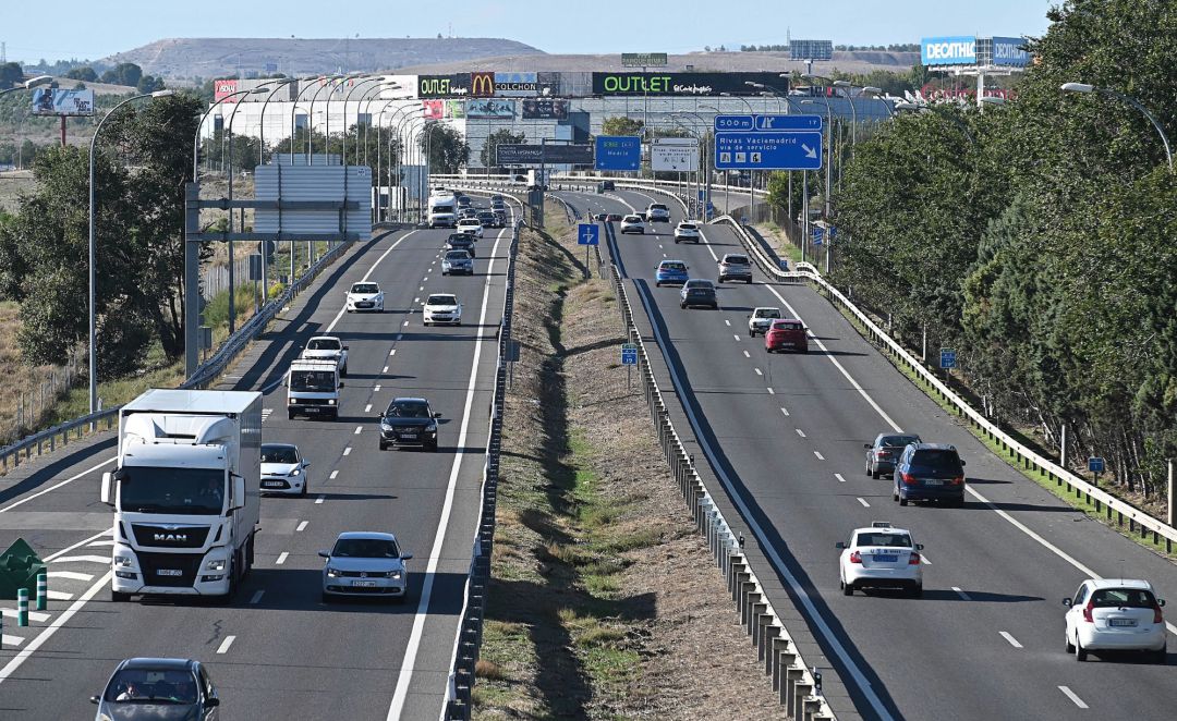 Vista general de una autovía. Vista general de una autovía.