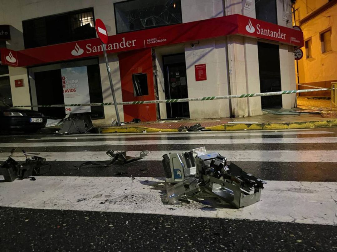Hicieron saltar por los aires el cajero de madrugada Hicieron saltar por los aires el cajero de madrugada