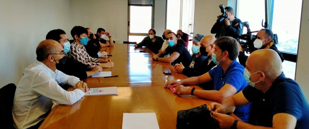 Ana Pontón se reúne con trabajadores de Alu Ibérica Ana Pontón se reúne con trabajadores de Alu Ibérica