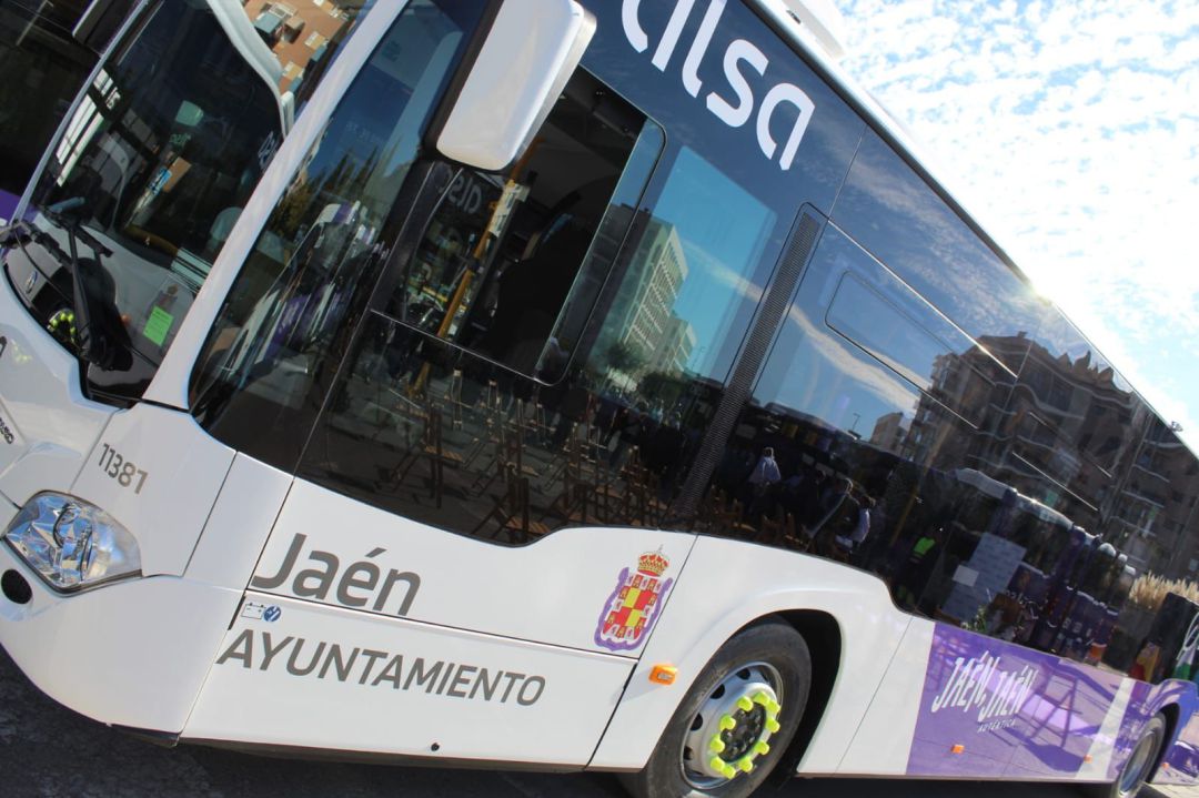 UGT ha arremetido duramente contra unas declaraciones del concejal jiennense del PP, Javier Carazo, sobre la subrogación de trabajadores en el servicio de autobús urbano UGT ha arremetido duramente contra unas declaraciones del concejal jiennense del PP, Javier Carazo, sobre la subrogación de trabajadores en el servicio de autobús urbano