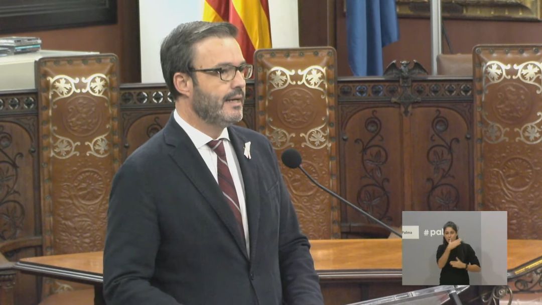 El alcalde de Palma, José Hila, durante el debate de estado de la ciudad.
El alcalde de Palma, José Hila, durante el debate de estado de la ciudad.