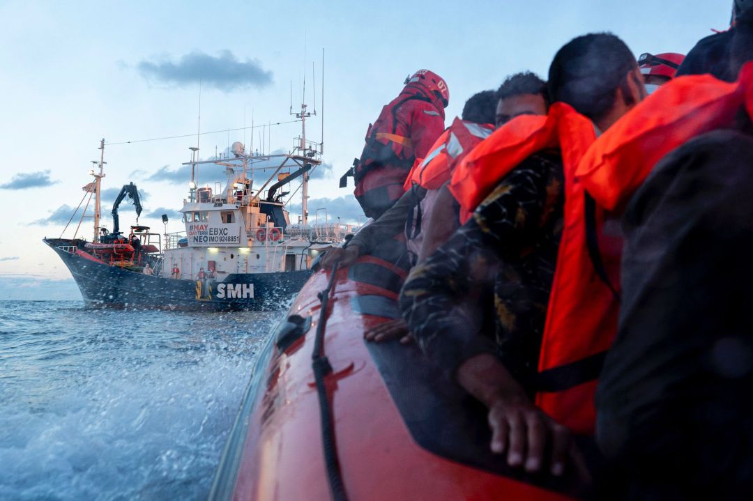 El Aita Mari rescata 105 migrantes en un bote a la deriva en el Mediterráneo El Aita Mari rescata 105 migrantes en un bote a la deriva en el Mediterráneo