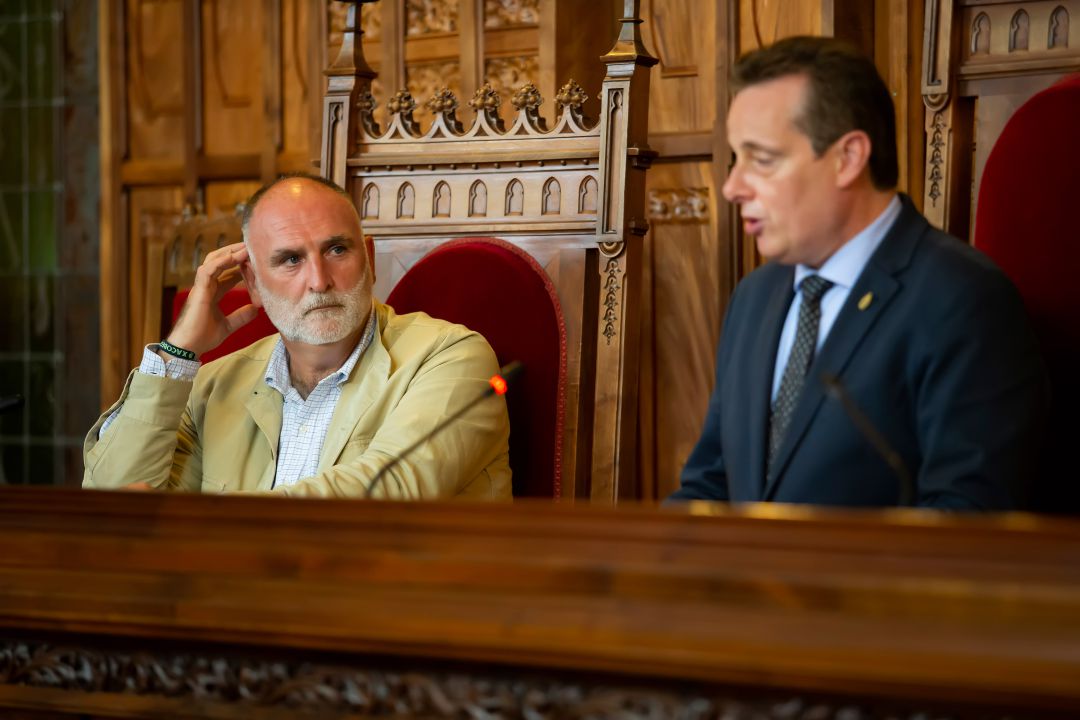 José Andrés durante su visita a la Junta General del Principado. José Andrés durante su visita a la Junta General del Principado.
