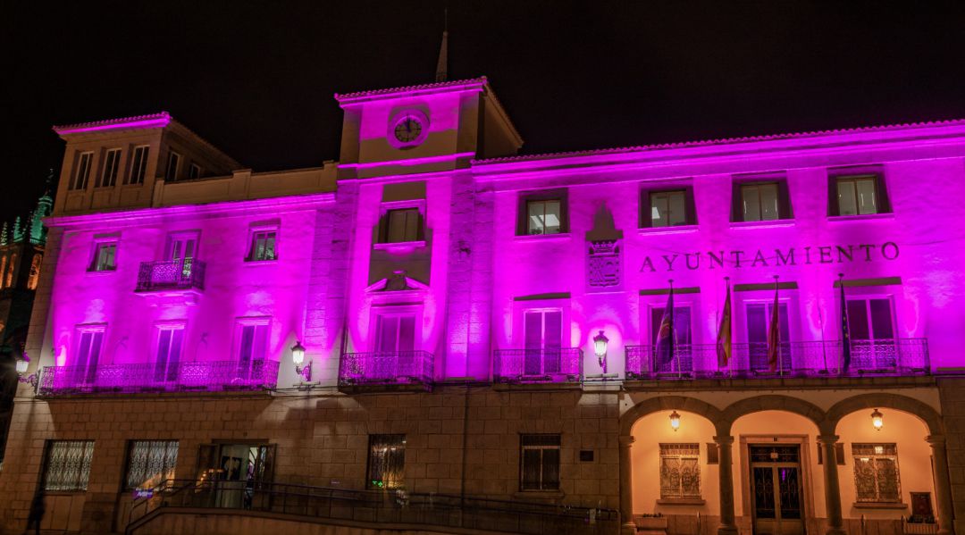 El ayuntamiento de Colmenar Viejo se ilumina de rosa por el Día Mundial contra el Cáncer de Mama
El ayuntamiento de Colmenar Viejo se ilumina de rosa por el Día Mundial contra el Cáncer de Mama