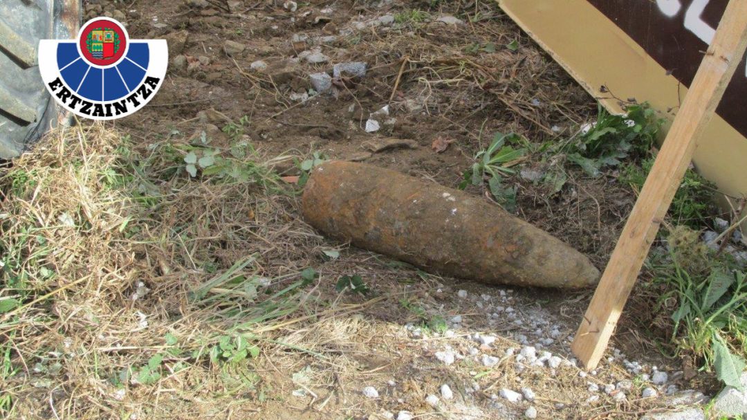 El proyectil fue localizado en las obras por un operario El proyectil fue localizado en las obras por un operario