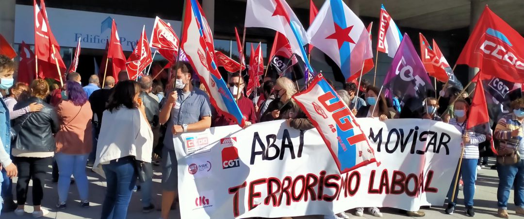 Trabajadores de Abai y Movistar (antigua Extel) se concentran en protesta por el recorte de sus condiciones laborales Trabajadores de Abai y Movistar (antigua Extel) se concentran en protesta por el recorte de sus condiciones laborales