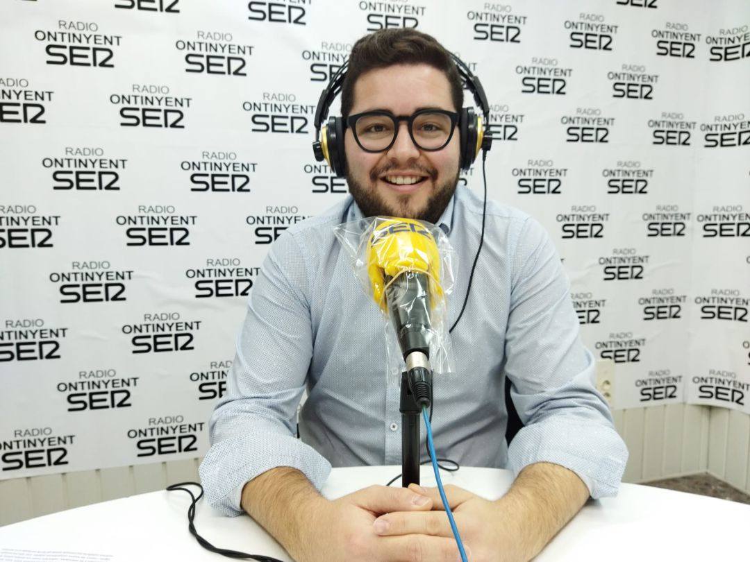 Nico Calabuig ha explicat la moció a l'estudi de Ràdio Ontinyent Nico Calabuig ha explicat la moció a l'estudi de Ràdio Ontinyent