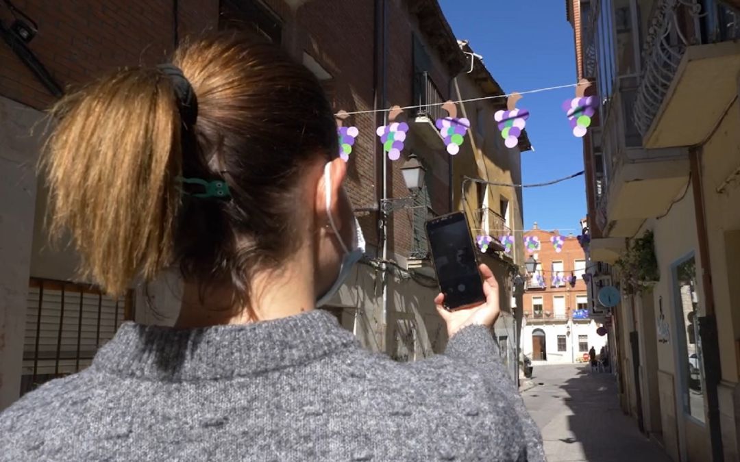 Las calles de Peñafiel lucen con guirnaldas conmemorativas durante la Fiesta de la Vendimia. Las calles de Peñafiel lucen con guirnaldas conmemorativas durante la Fiesta de la Vendimia.