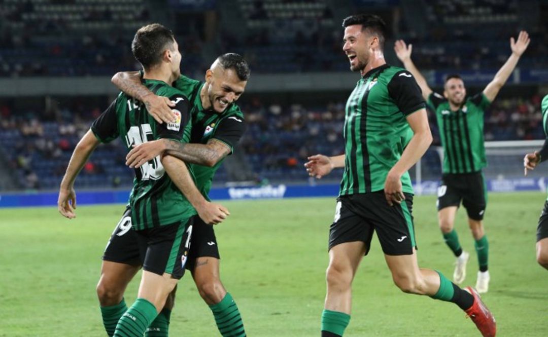 Los jugadores del Eibar celebran el golazo de Tejero en Tenerife Los jugadores del Eibar celebran el golazo de Tejero en Tenerife