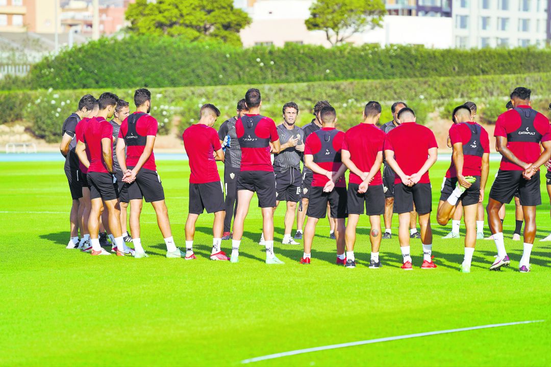 Charla de Rubi al equipo antes de medirse a la Real Sociedad B. Charla de Rubi al equipo antes de medirse a la Real Sociedad B.