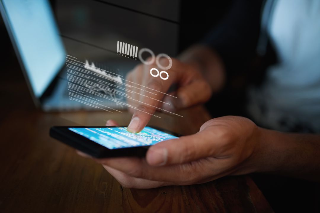 INCIBE y Policía Nacional advierten de algunos fraudes a través del teléfono móvil. INCIBE y Policía Nacional advierten de algunos fraudes a través del teléfono móvil.