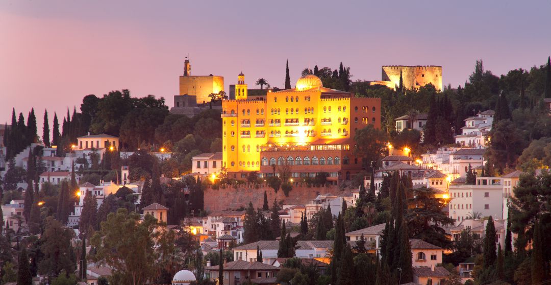 Vista panorámica del Hotel Alhambra Palace de Granada Vista panorámica del Hotel Alhambra Palace de Granada
