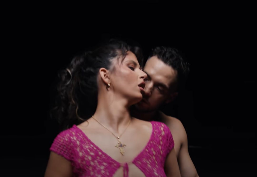 Un momento de la actuación de Tangana y Peluso. Un momento de la actuación de Tangana y Peluso.