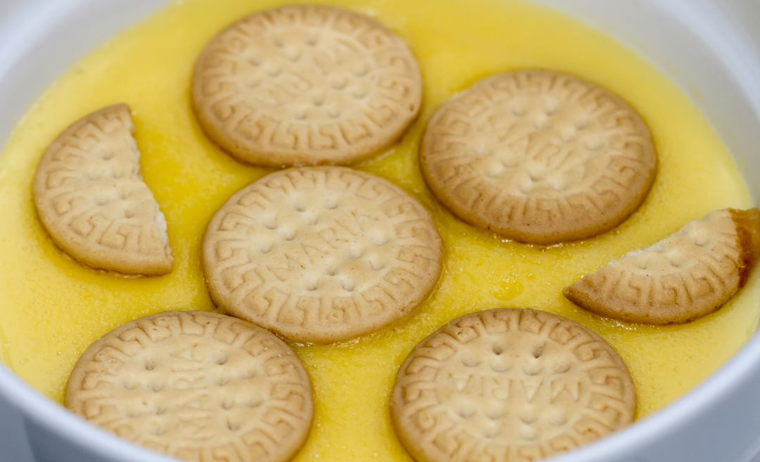 Las galletas María tienen distintos agujeros repartidos por su cuerpo. Las galletas María tienen distintos agujeros repartidos por su cuerpo.
