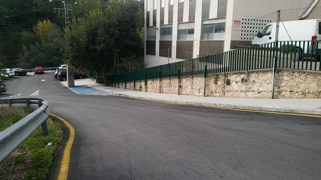 La calle Isabel II presenta nuevo asfaltado y 17 aparcamientos tras las obras financiadas con los presupuestos participativos. La calle Isabel II presenta nuevo asfaltado y 17 aparcamientos tras las obras financiadas con los presupuestos participativos.