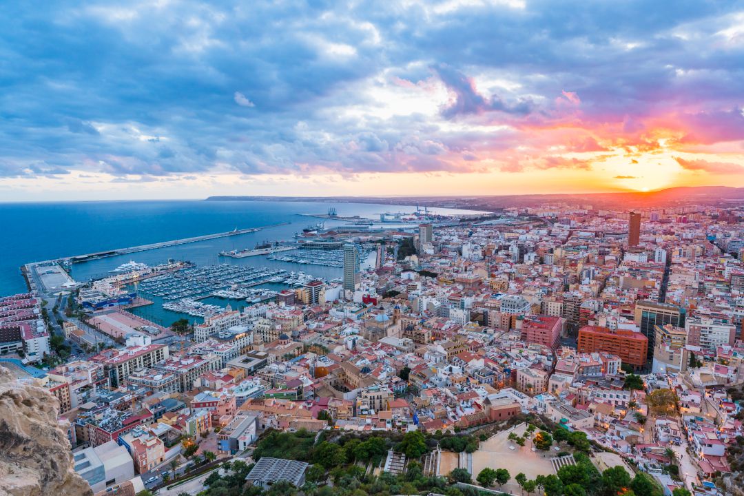 Vista desde el Castillo de Santa Bárbara de Alicante Vista desde el Castillo de Santa Bárbara de Alicante