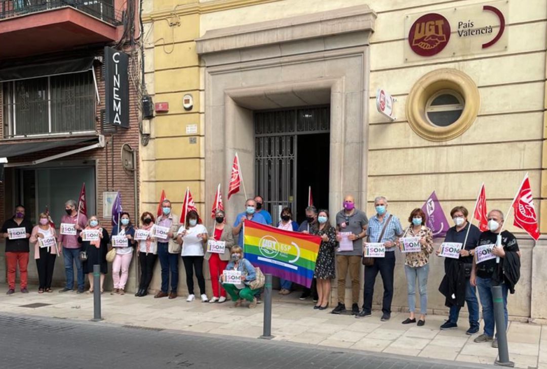 Concentraciones contra la retirada de los libros LGTBI. Concentraciones contra la retirada de los libros LGTBI.