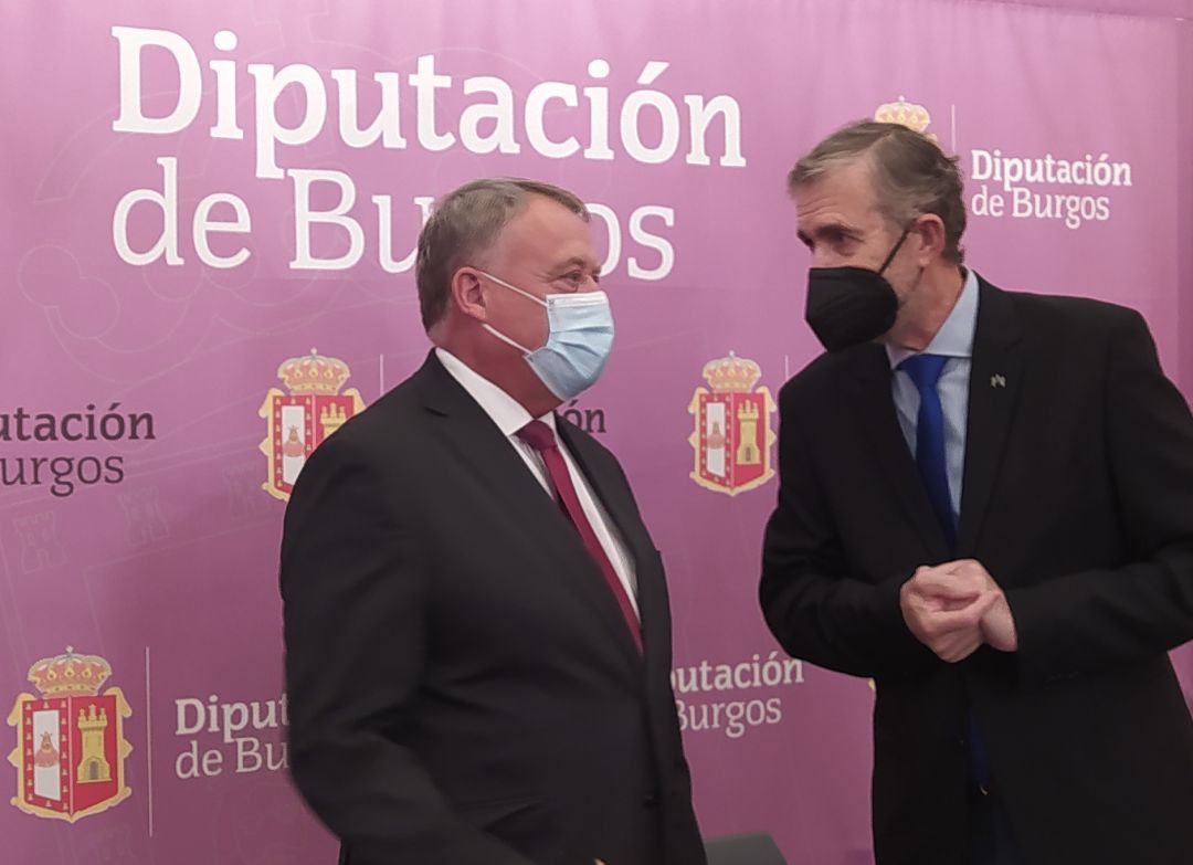 Lorenzo Rodríguez, presidente de Sodebur (izda) y el rector de la UBU, Manuel Pérez Mateos Lorenzo Rodríguez, presidente de Sodebur (izda) y el rector de la UBU, Manuel Pérez Mateos