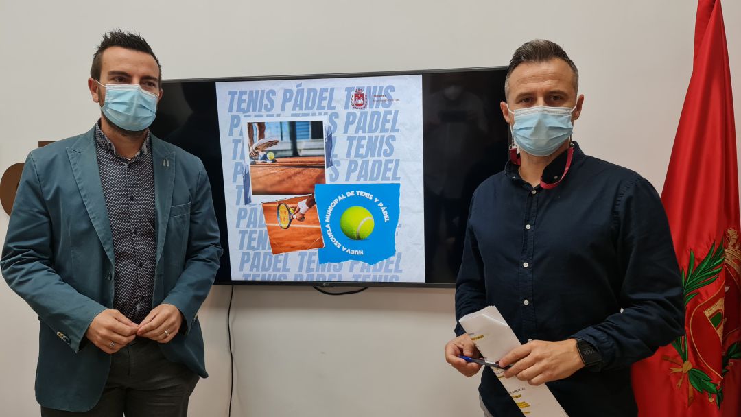 El edil de Deportes, Fernando Gómez (I) y el coordinador del área han presentado las nuevas escuelas El edil de Deportes, Fernando Gómez (I) y el coordinador del área han presentado las nuevas escuelas